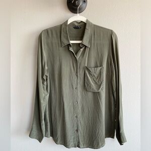 Club Monaco silk button down green Large